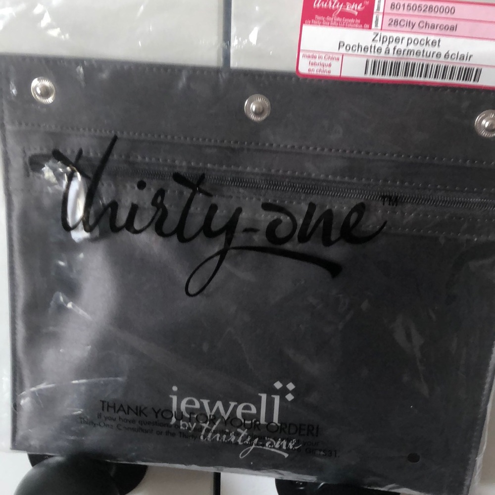 Thirty one zipper pocket